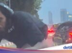 WNA Naik Kap Mobil di Jalan Gatot Subroto, Imigrasi Bergerak Cepat